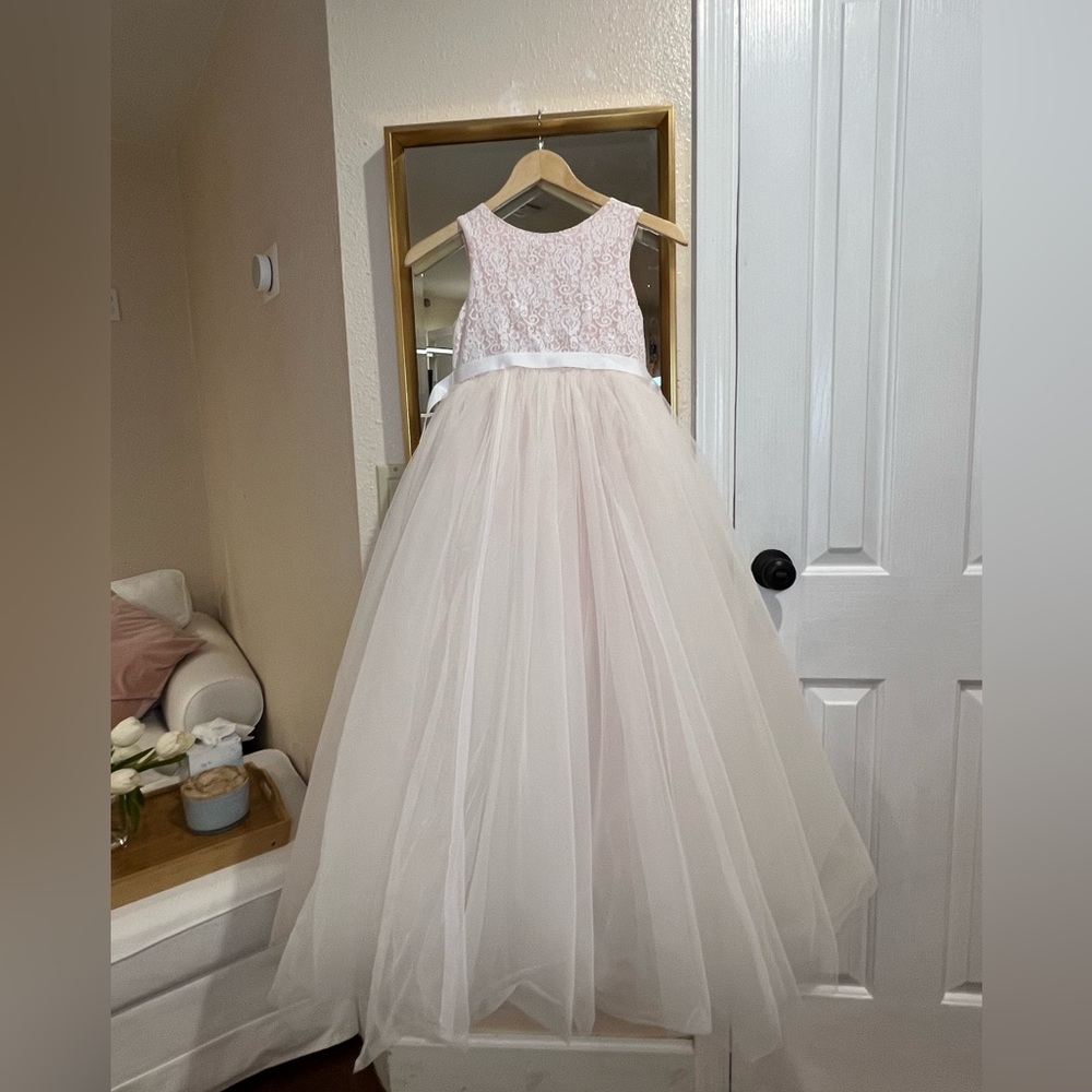 David's Bridal Light Pink Heart Back Lace Bodice Flower Girl Dress w/ Ribbon 🎀